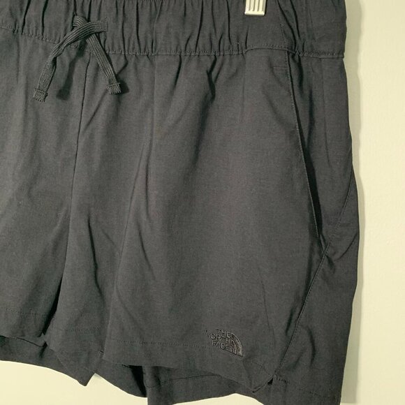 The North Face black pull on elastic waist 4" inseam athletic casual shorts - Picture 3 of 9